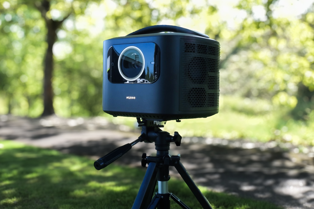 Can I use my projector with a tripod?